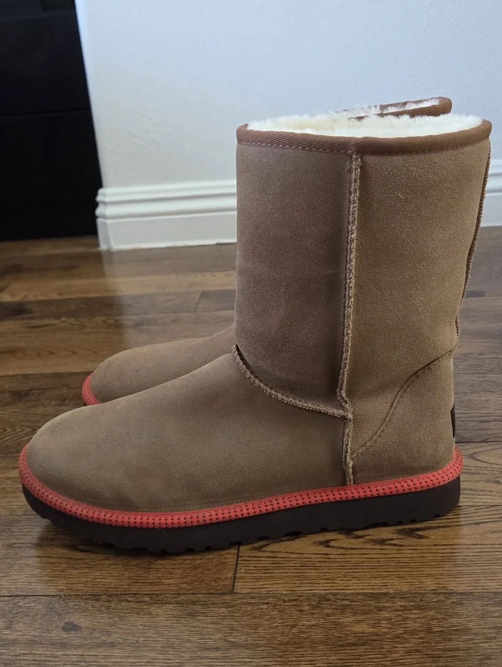 UGG Classic Short Leather Men Boots Color Chestnut Size  US10 /EU 43
